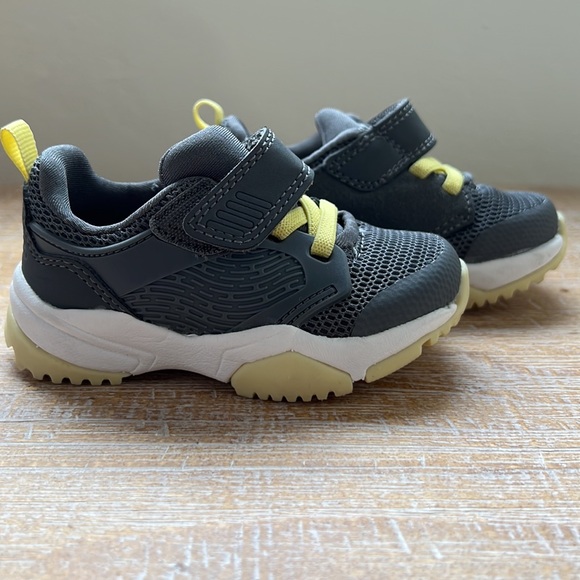 Cat & Jack Toddler Ari Apparel Sneakers - Picture 5 of 8